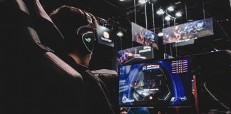 How do Professional eSports Players Make Money