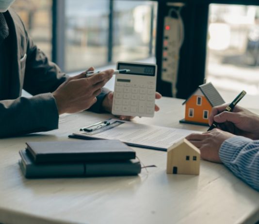 Wholesaling Real Estate Versus Dropshipping
