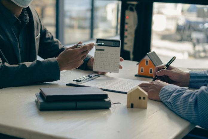 Wholesaling Real Estate Versus Dropshipping: Which Is Better?