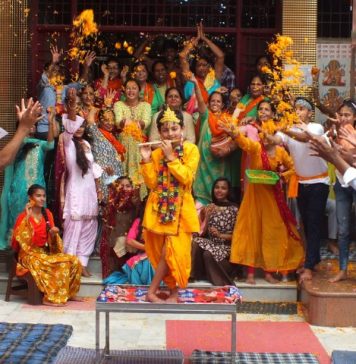 Dahi Handi organized on Janmashtami in Hanumant Dham