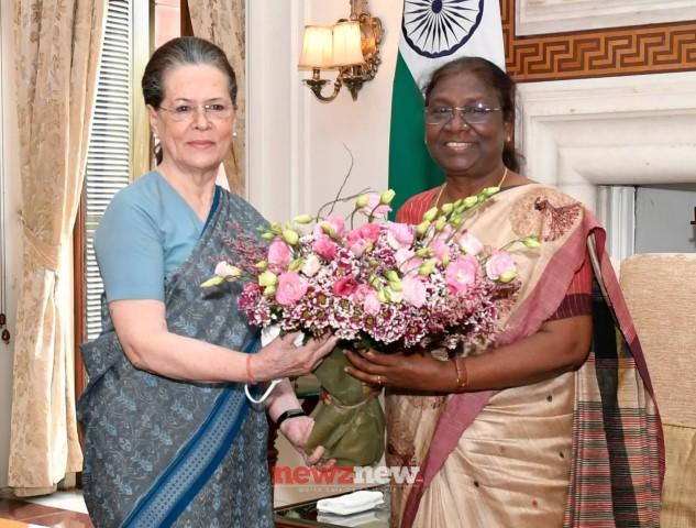 Sonia meets President Droupadi Murmu