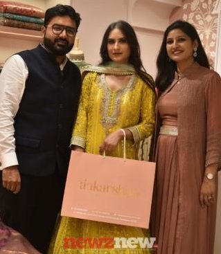 Aakarshan, designer women ethnic wear store