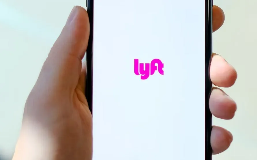 Lyft to allow drivers to pay