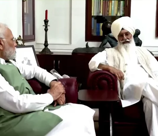 Modi visits influential Radha Soami sect in Punjab