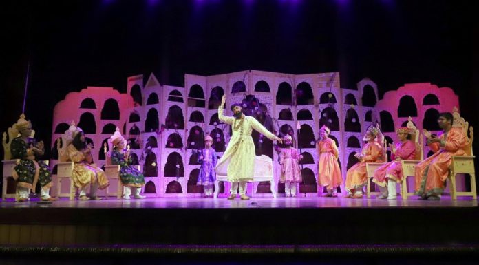 Vivek High students recreate Mughal era through an English play – Noor-e-Babur