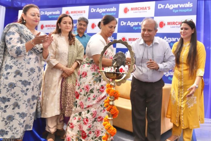 An innovative new solution for retinal imaging now available at Mirchia’s Laser Eye Clinic