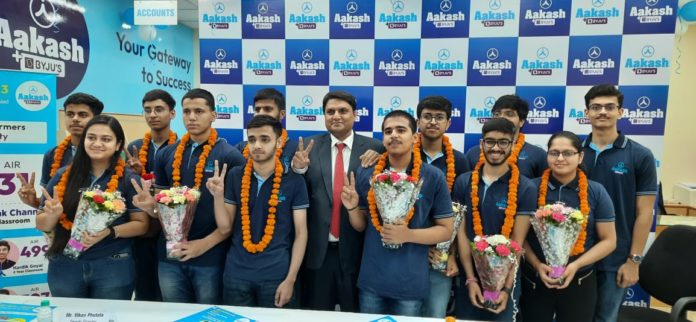 JEE Advanced 2023: Eight students of Aakash BYJU’S Chandigarh ink stupendous results