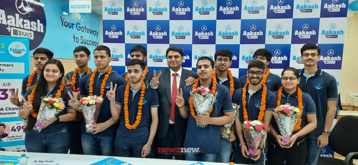 JEE Advanced 2023 Eight students of Aakash BYJU’S Chandigarh ink