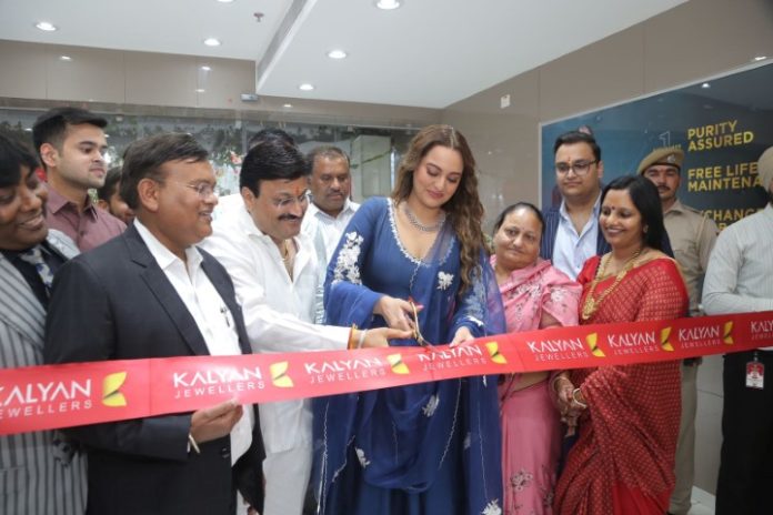 Sonakshi Sinha unveils Kalyan Jewellers’ new showroom in Patiala at Bhupindra Road