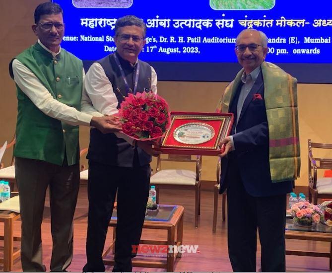 Nadir Godrej honored with Jeevan Gaurav Puraskar Award