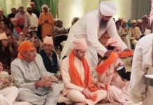 Parineeti, Raghav’s picture seeking blessings in Gurudwara goes viral
