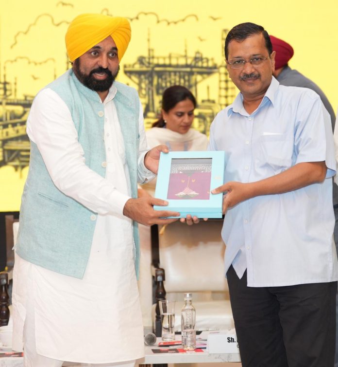 Arvind Kejriwal Lauds CM Bhagwant Singh Mann for dedicatedly working to ameliorate the sufferings of People