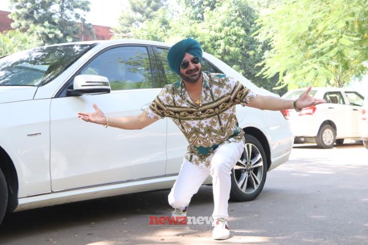 Global Sensation Malkit Singh Unveils song 'Mobile'