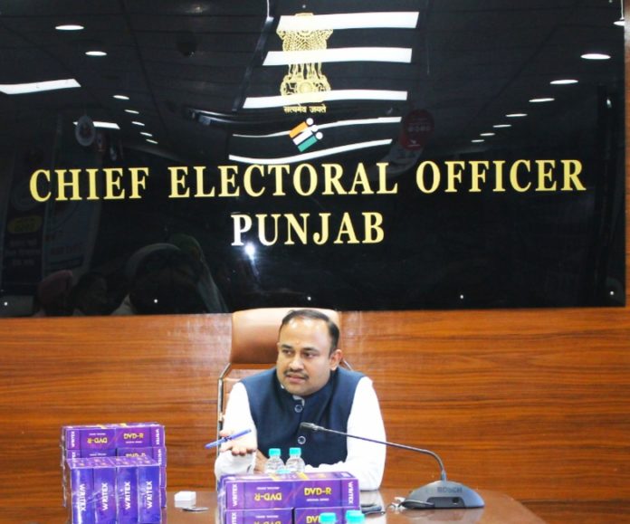 CEO Punjab holds meeting with Political Parties to handover the CDs of Draft Publication of Electoral