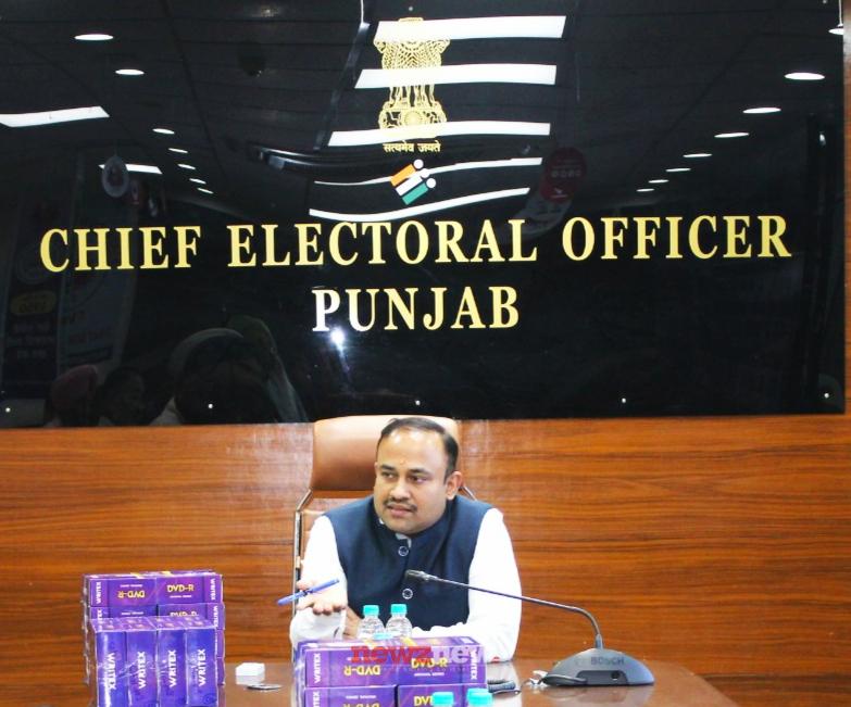 CEO Punjab holds meeting with Political Parties to handover the CDs of Draft Publication of Electoral