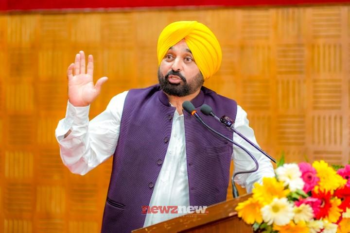 CM Bhagwant Singh Mann interacts with Executive Coaches after bonanza of doubling their salarie