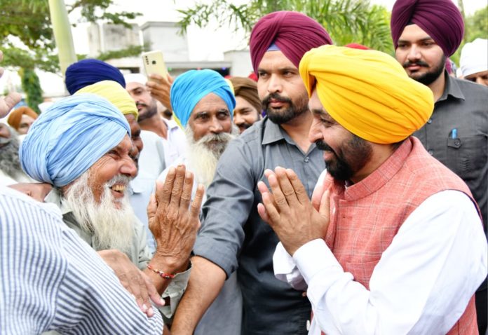 Thousands of Youth celebrate birthday of CM Bhagwant Singh Mann donating blood