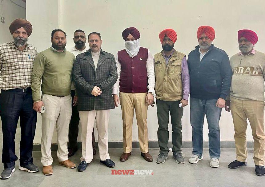 VB nabs XEN PUDA for taking Rs 20,000 bribe for running milk booth