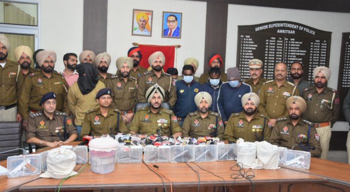 Amritsar Police bust drug smuggling racket; Four held with 3-KG heroin, ₹9 LAC drug money