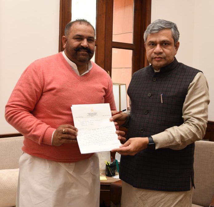 MP Sushil Rinku meets Union Railway Minister to get the upcoming Vande Bharat Express a stoppage in Jalandhar