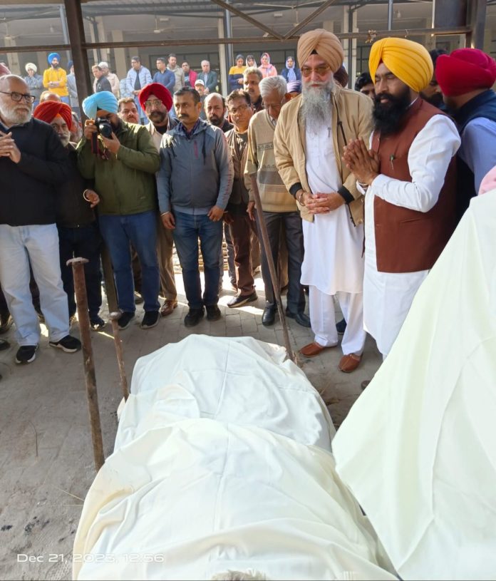 Speaker Kultar Singh Sandhwan condoles demise of Senior Photographer Santokh Singh