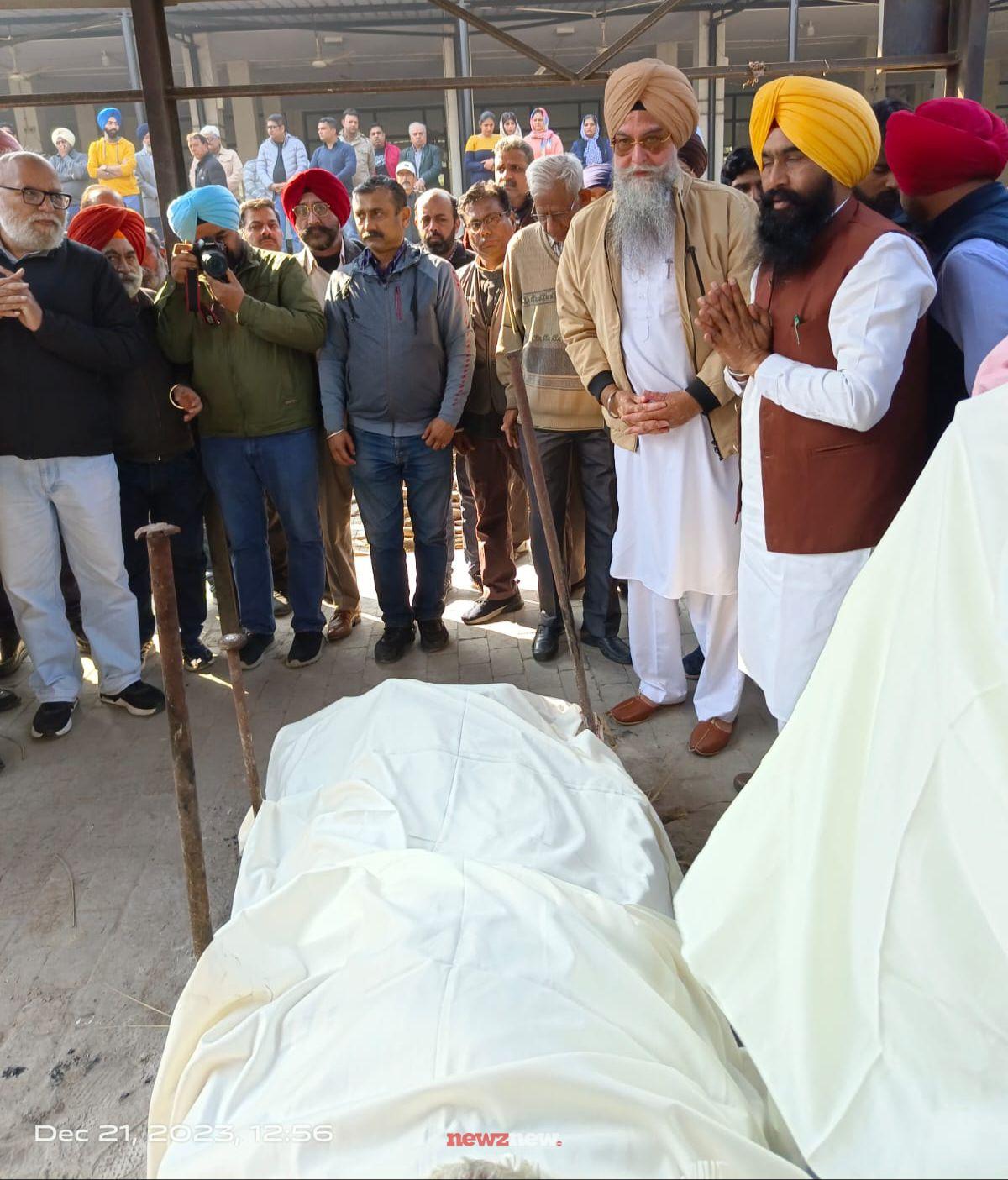 Speaker Kultar Singh Sandhwan condoles demise of Senoir Photographer Santokh Singh