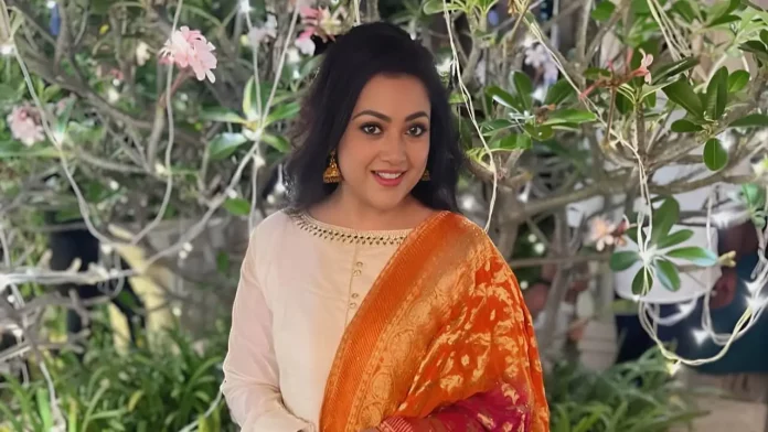 Meena Wiki, Biography, Age, Movies, Family, Images