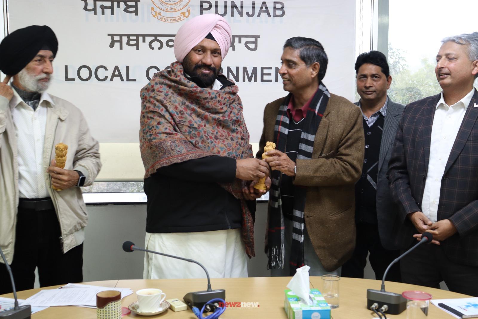 Local Government Minister Balkar Singh Honors Winners of City Beauty Competition