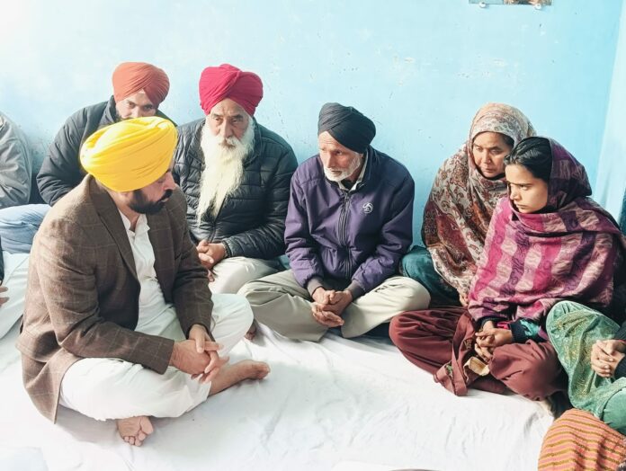 CM hands over a cheque worth Rs 1 Crore of financial assistance to the family of Agniveer Jawan martyr Ajay Kumar