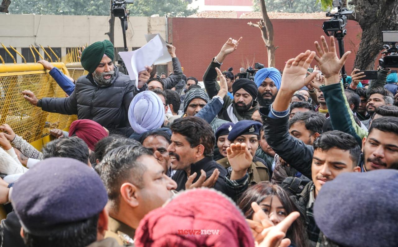 Aam Aadmi Party and Congress hold protest in Chandigarh against rigging in Mayor elections