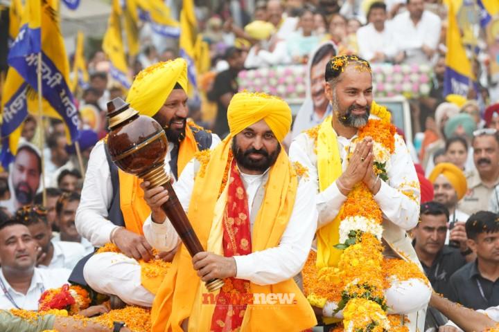 CM Bhagwant Mann campaigned for Jalandhar candidate Pawan Kumar Tinu in Kartarpur