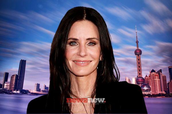 American Actress and Filmmaker Courteney Cox Net Worth 2024 - NewZNew