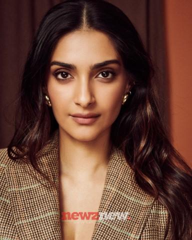 Sonam Kapoor Continues to Lend Her Support As Brand Ambassador For Options Market, ‘Word To Screen’ At MAMI Mumbai Film Festival