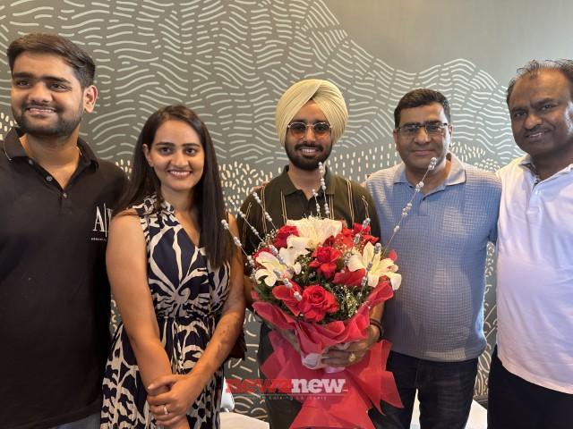 Satinder Sartaaj Inaugurates tricity’s first Starbucks drive through at HLP Gallerria Mohali.