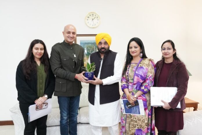 Punjab CM Bhagwant Mann Unveils PHDCCI’s PITEX-2024 Brochure, Extends Support to Entrepreneurs