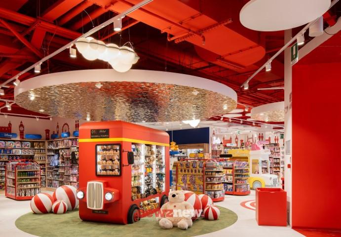 Hamleys delivers early Christmas present to Naples shoppers