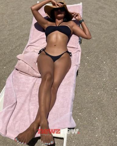 Esha Gupta Hot and Sexy Pictures