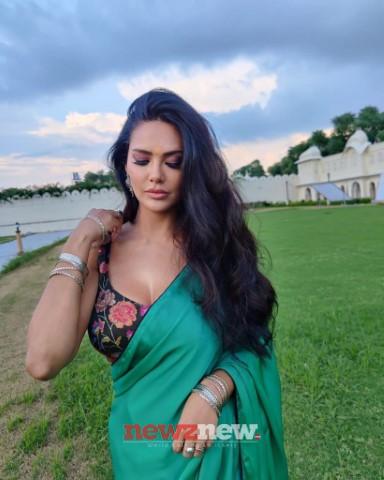 Esha Gupta Hot and Sexy Pictures