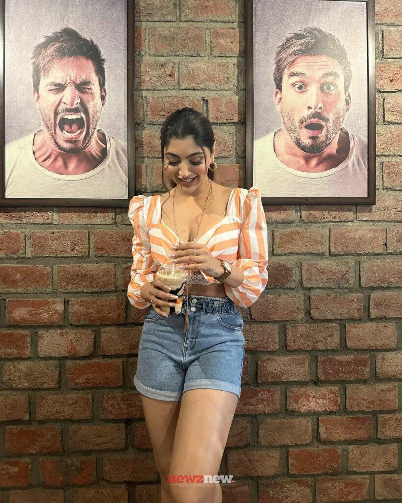 Akanksha Puri Hot and Sexy Photos