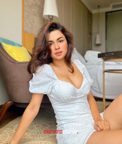 Avneet Kaur Hot and Sexy Photos