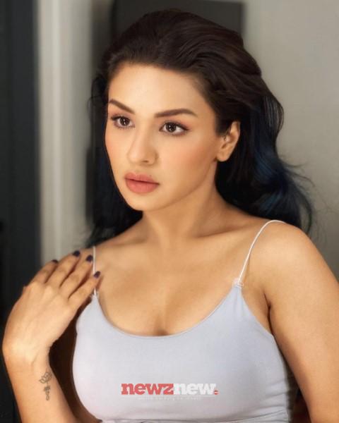 Avneet Kaur Hot and Sexy Photos