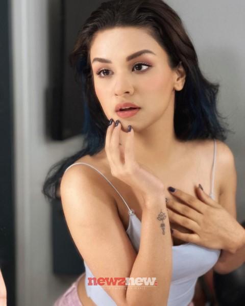 Avneet Kaur Hot and Sexy Photos