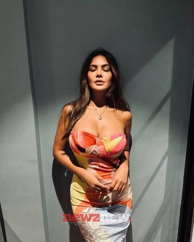 Esha Gupta Hot and Sexy Pictures