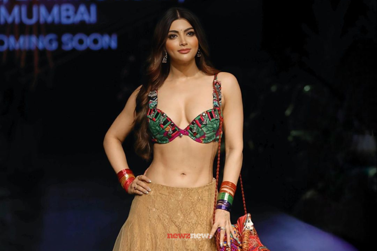 Akanksha Puri Hot and Sexy Photos