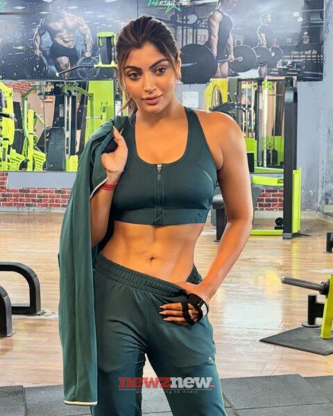 Akanksha Puri Hot and Sexy Photos