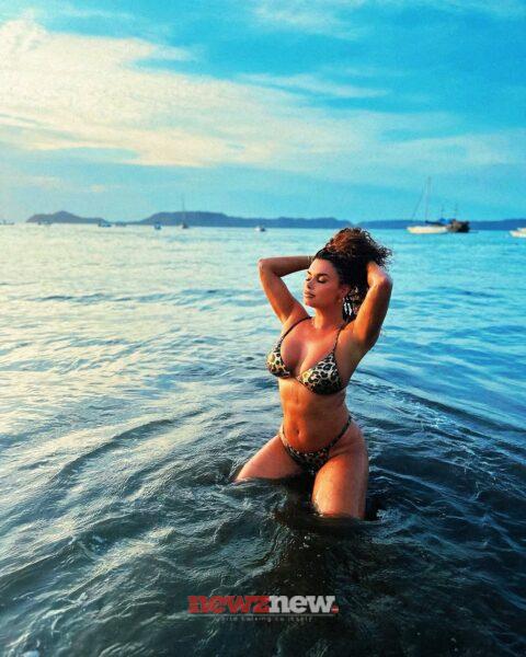 35+ Joy Taylor Hot and Sexy Photo Gallery