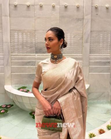 Esha Gupta Hot and Sexy Pictures