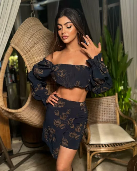 Akanksha Puri Hot and Sexy Photos
