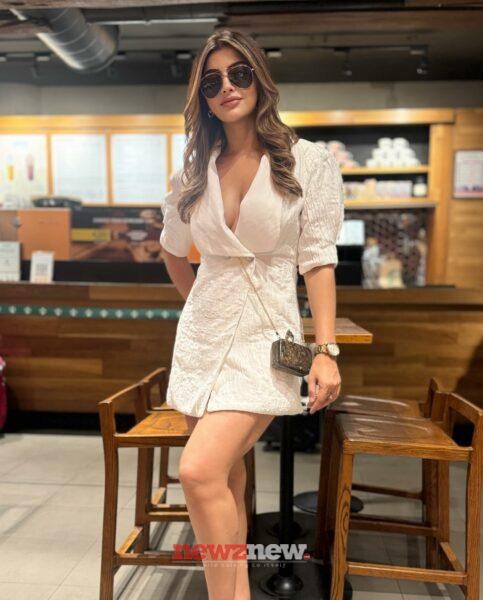 Akanksha Puri Hot and Sexy Photos