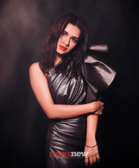 Avneet Kaur Hot and Sexy Photos